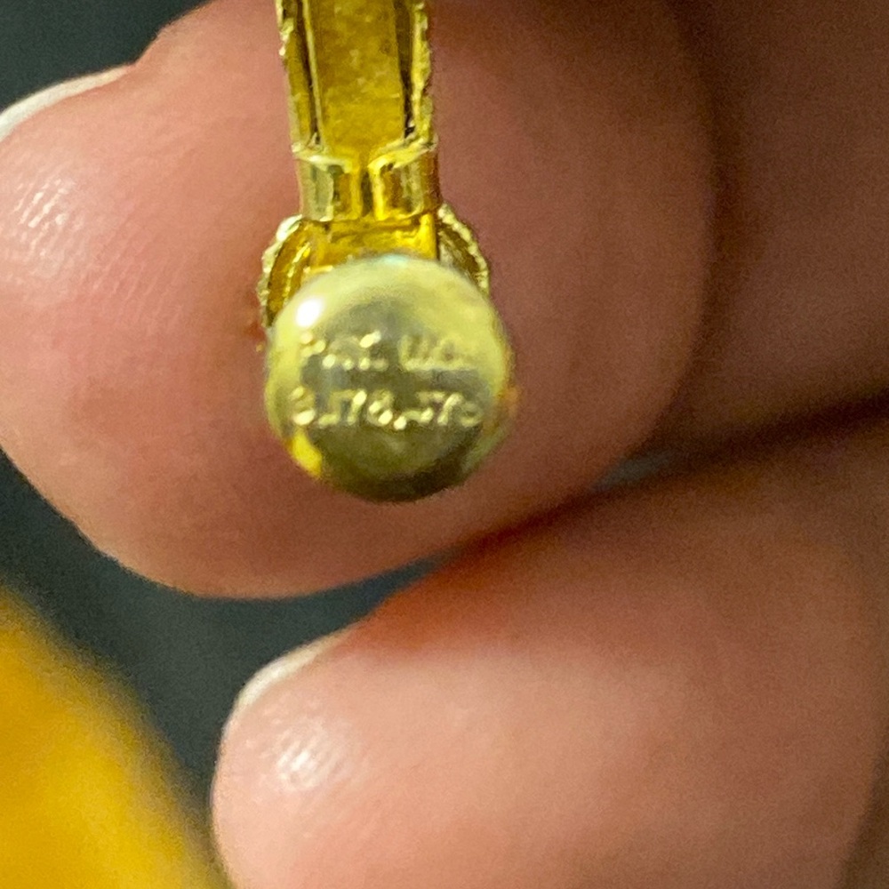 Vintage Goldette Screw Back Enamel and Told Tone Earrings Patent # 3.176.475 - Picture 6 of 6